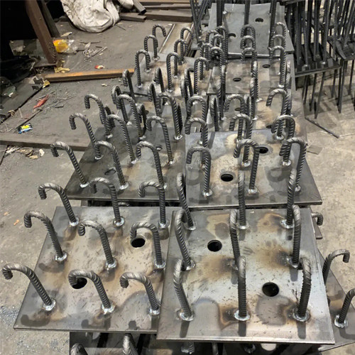 图纸中如何确定湘潭预埋件的位置？